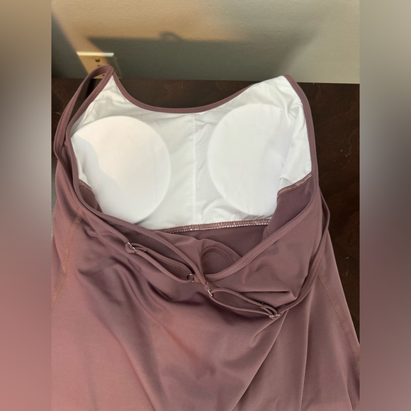 Athletic dress - Picture 3 of 3